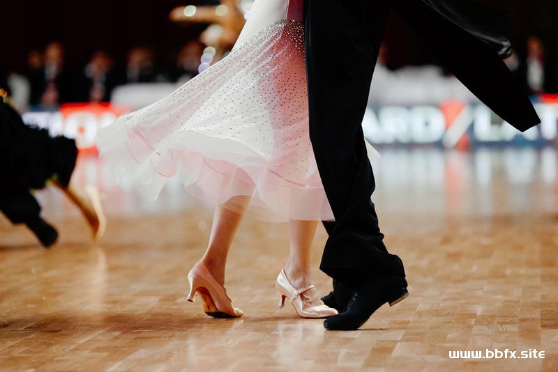 交谊舞从入门到精通,零基础学习交谊舞