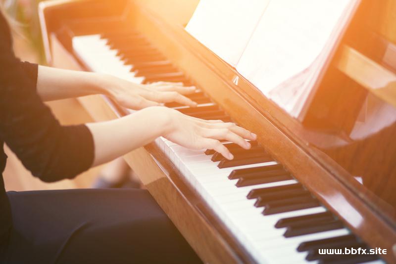 通俗钢琴如何快速入门？流行钢琴即兴伴奏技法