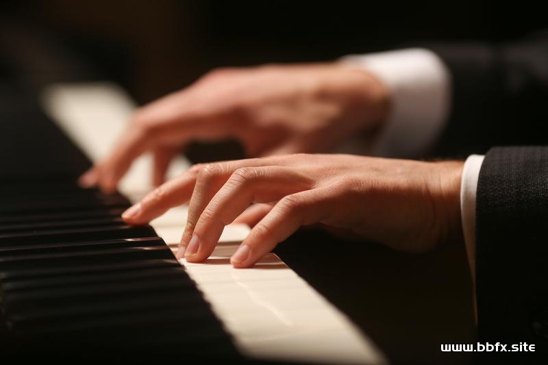 新手怎样学会弹钢琴？零基础学钢琴快速入门