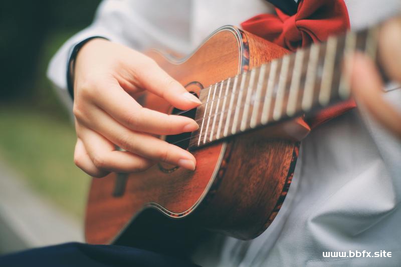 什么是指弹吉他？指弹吉他入门教学