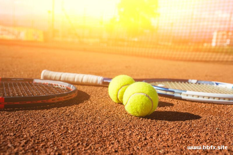 初学者如何打好网球？打网球的基本动作与技巧